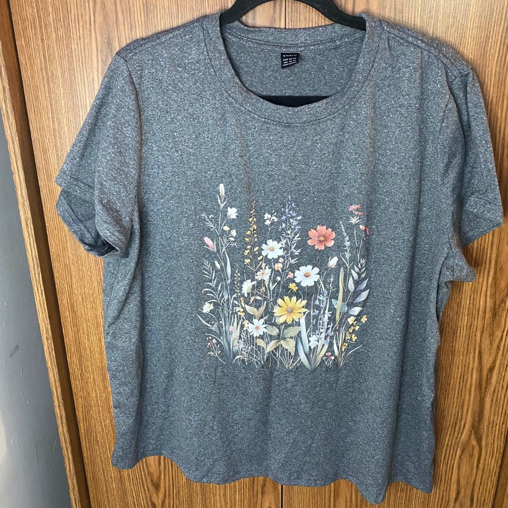 SHEIN Floral Graphic T-Shirt Women XXL Grey‎ Wildflower Botanical Crew Neck